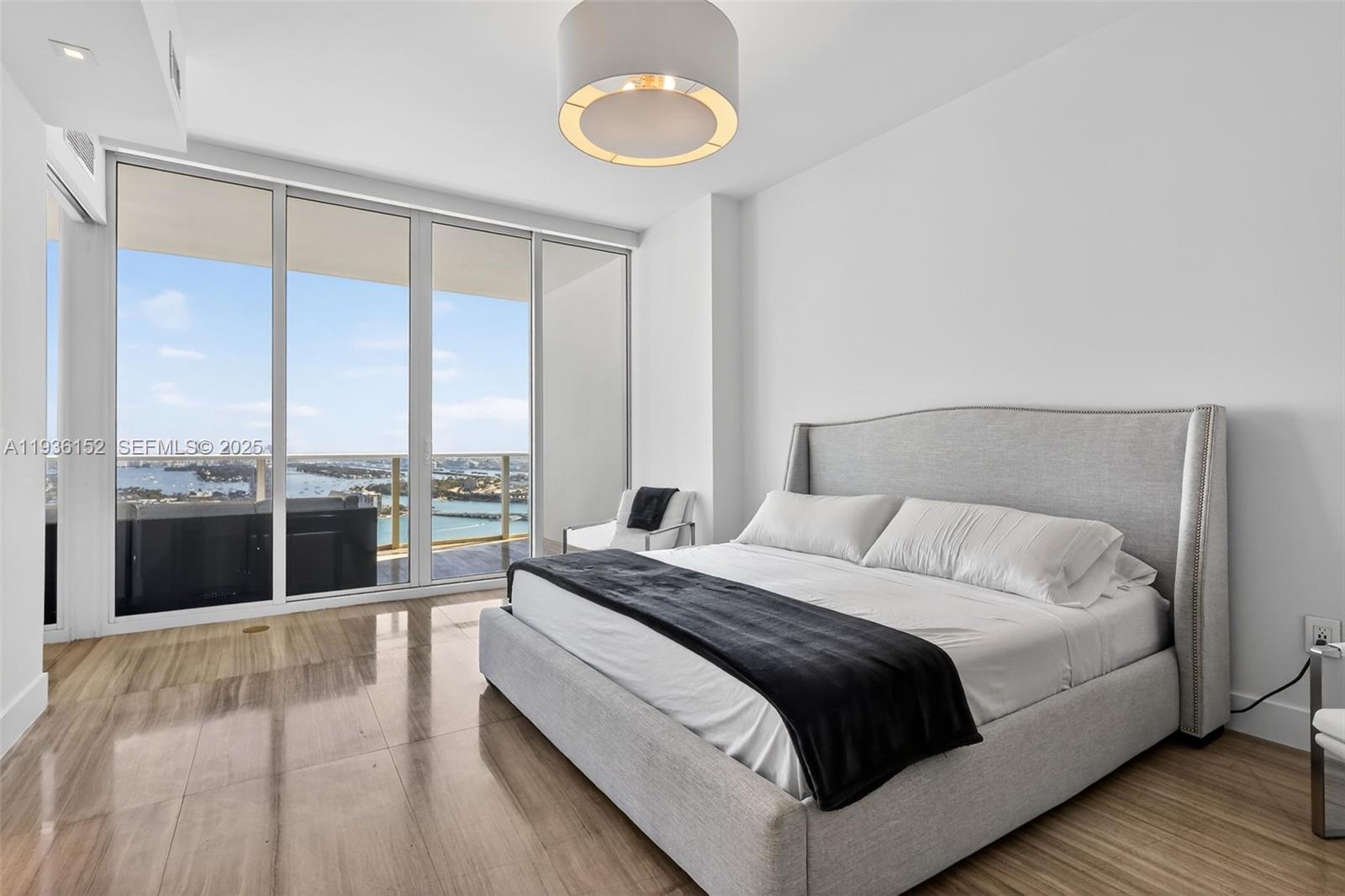 image Paramount Bay9