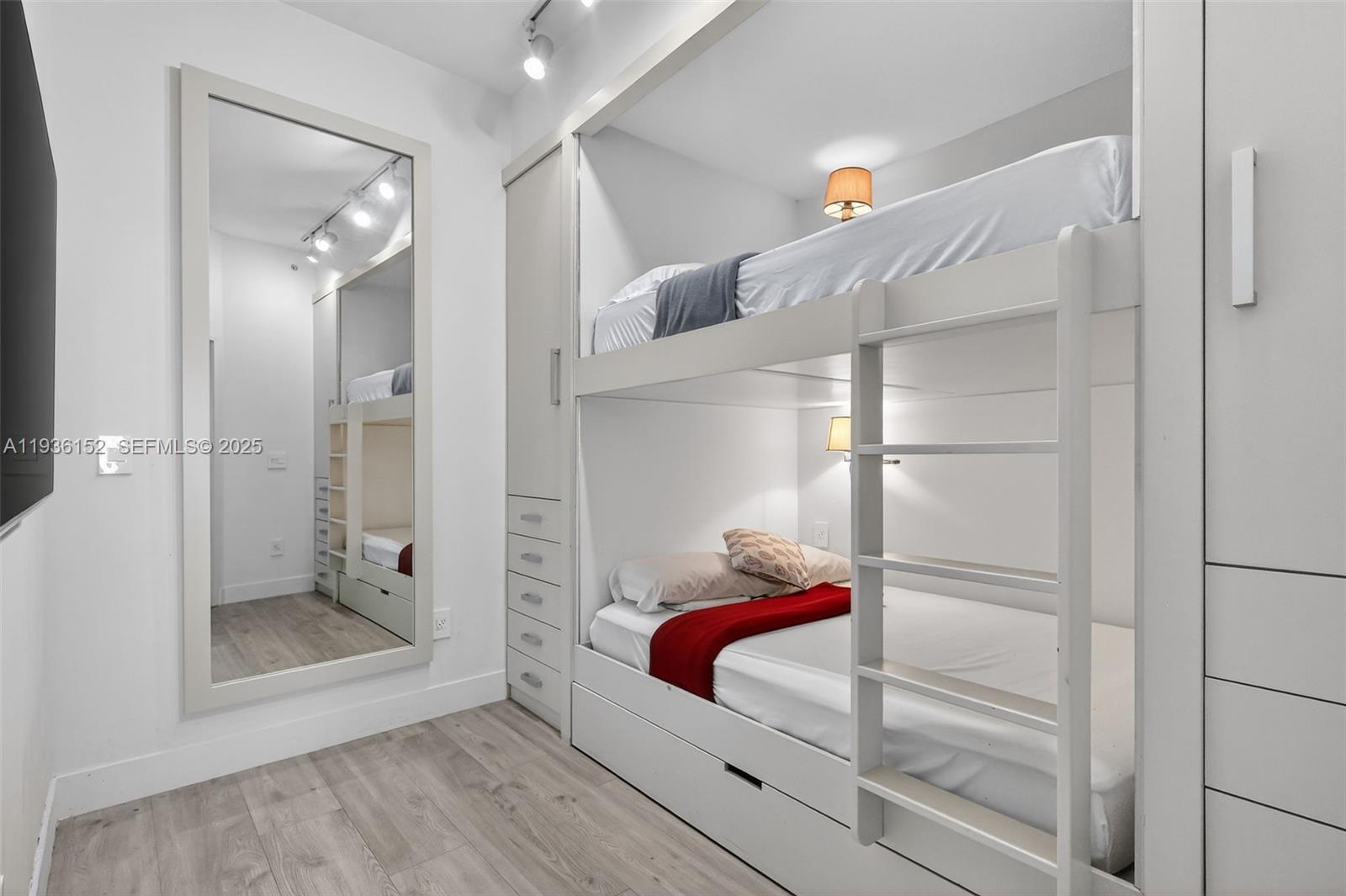 image Paramount Bay18