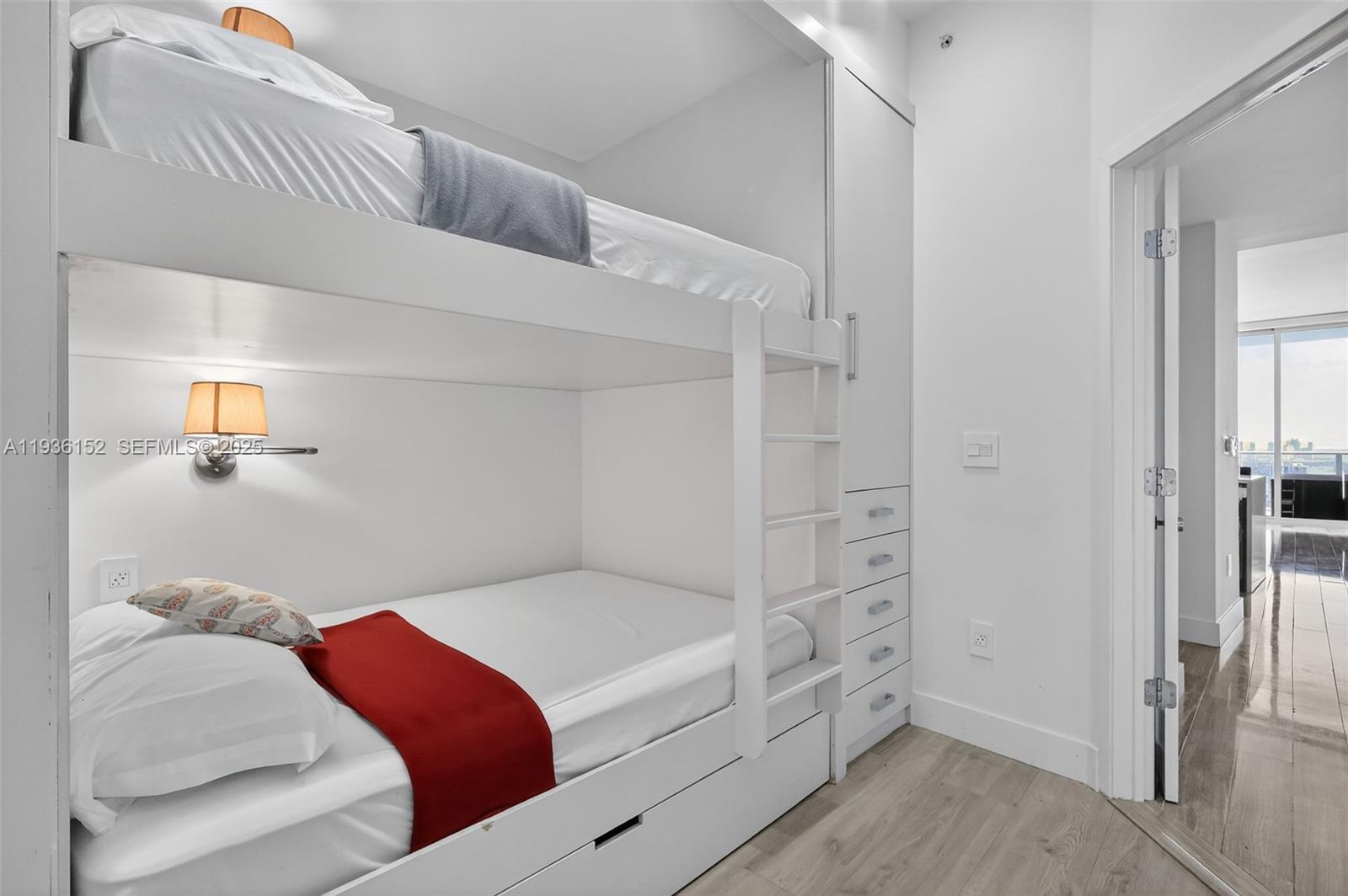 image Paramount Bay19