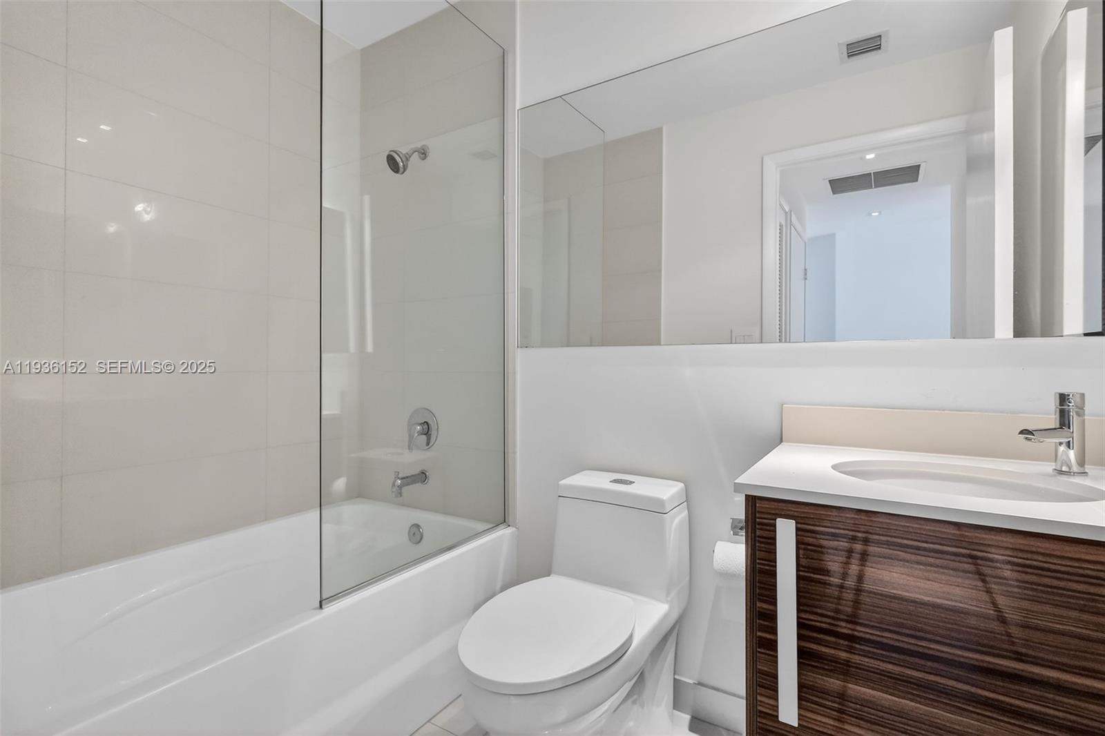 image Paramount Bay20