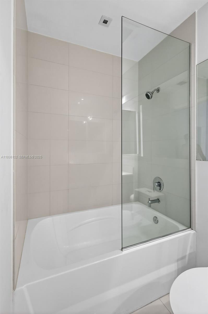 image Paramount Bay21