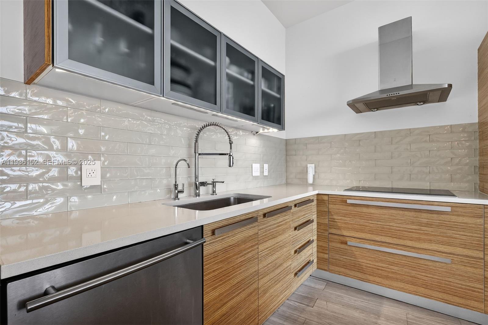 image Paramount Bay25