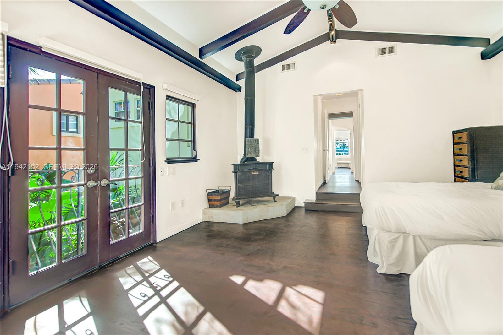 224 S Coconut Ln Miami Beach, FL 33139