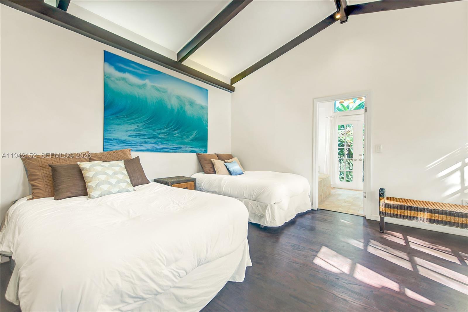 224 S Coconut Ln Miami Beach, FL 33139