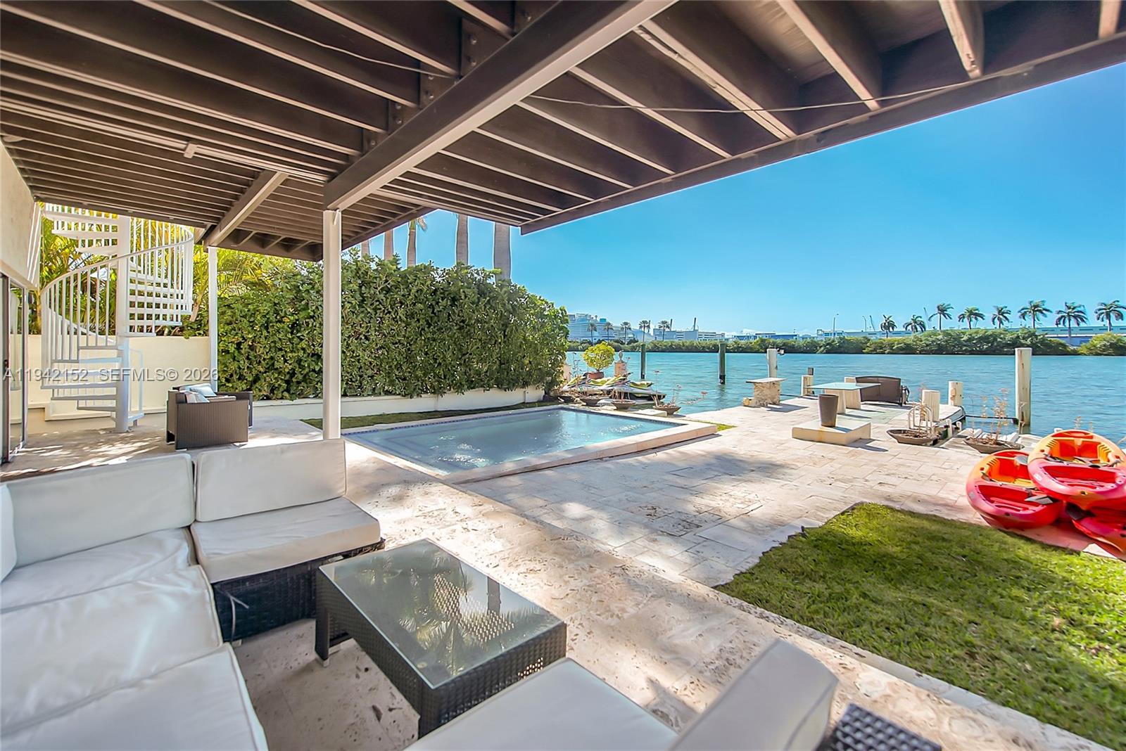 224 S Coconut Ln Miami Beach, FL 33139