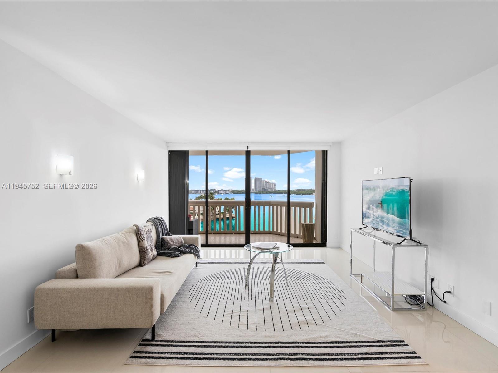 1000 W Island Blvd #612