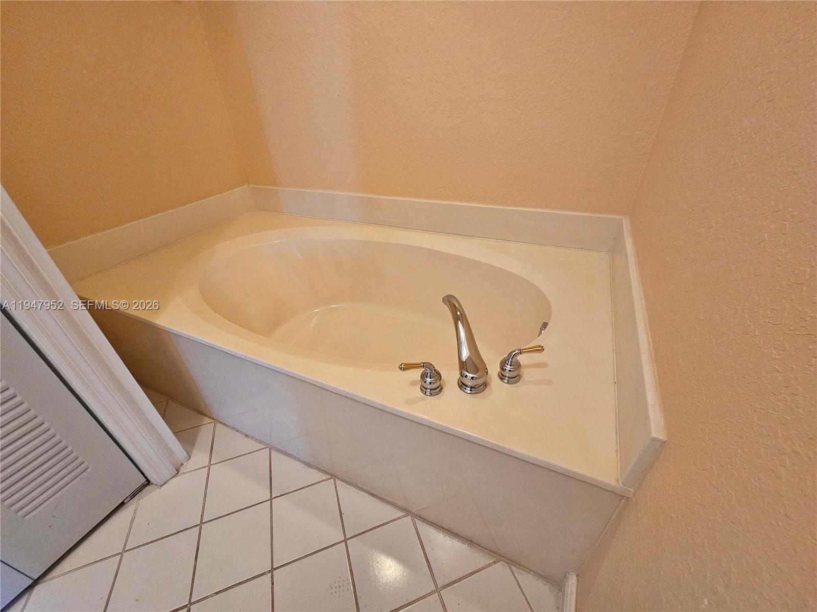 7715 Southampton Ter #201E Tamarac, FL 33321