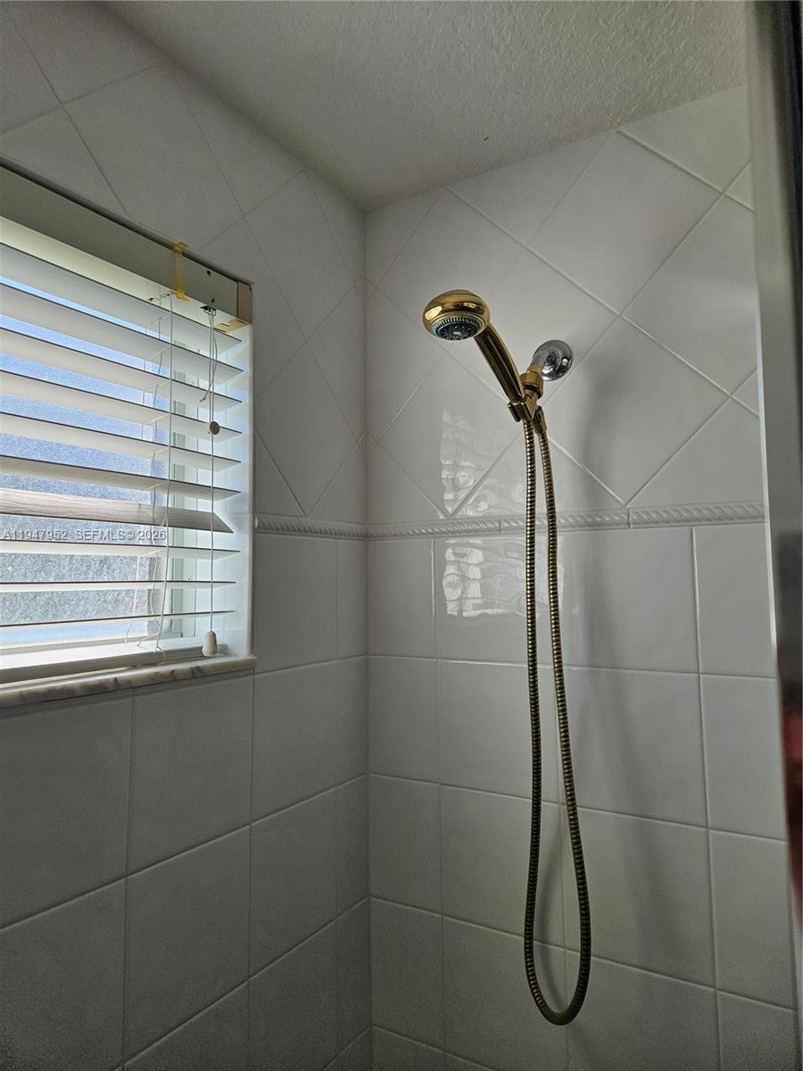 7715 Southampton Ter #201E Tamarac, FL 33321