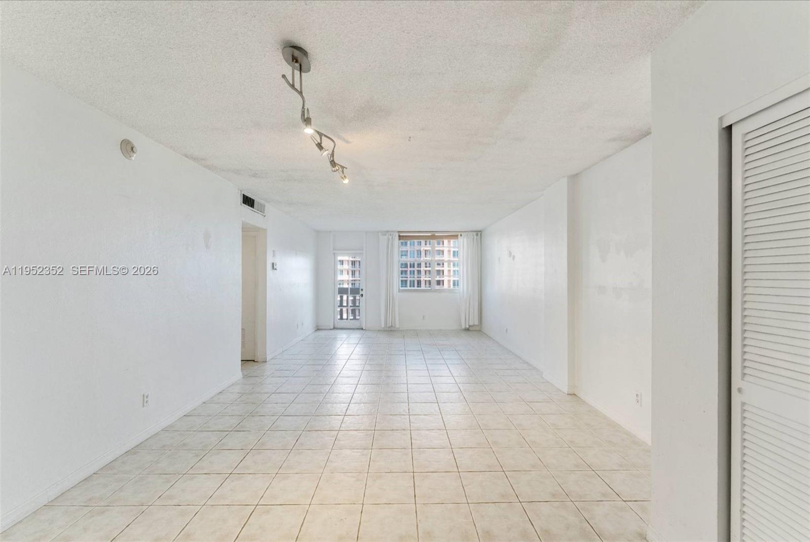 90 Edgewater Dr #1120 Coral Gables, FL 33133