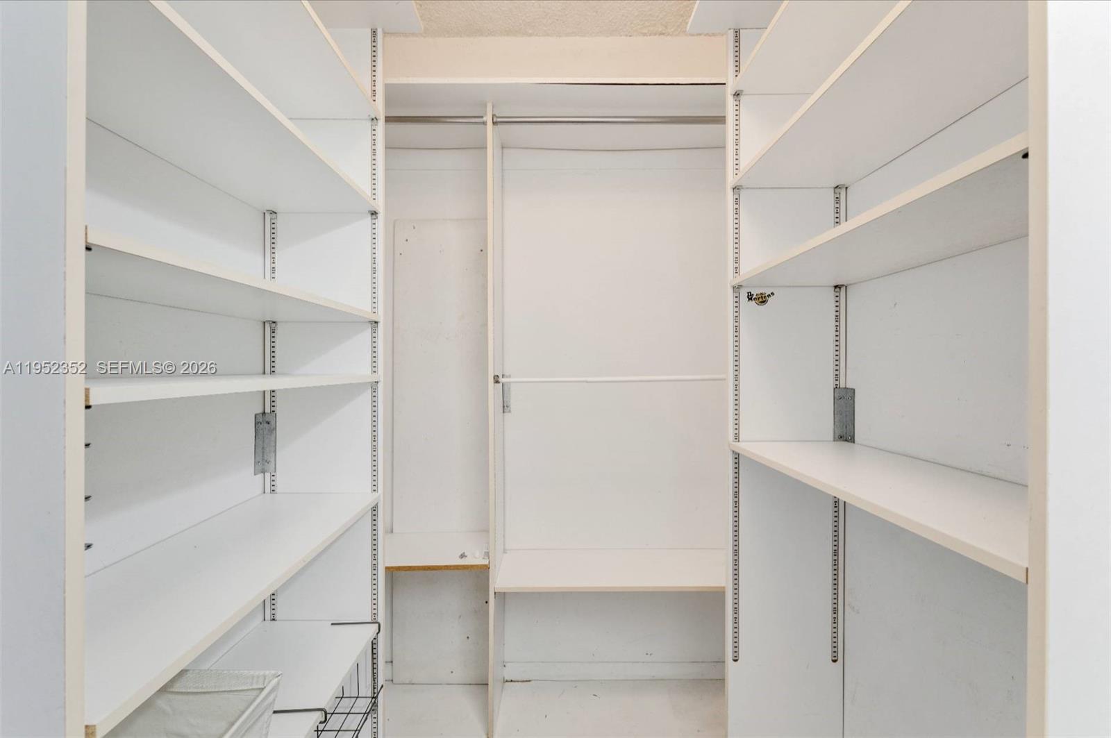 90 Edgewater Dr #1120 Coral Gables, FL 33133