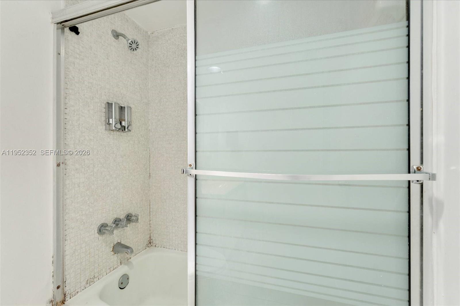 90 Edgewater Dr #1120 Coral Gables, FL 33133