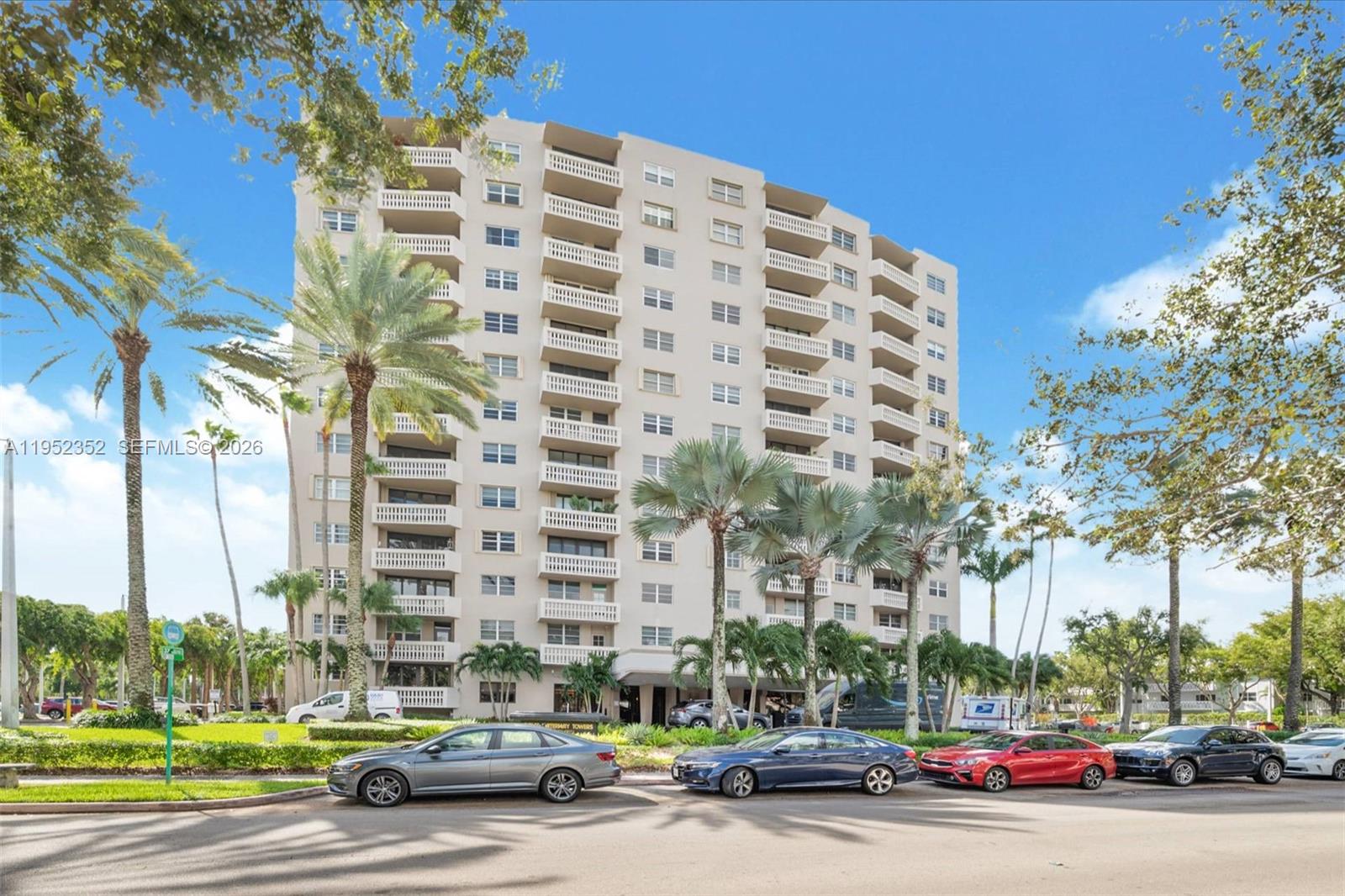 90 Edgewater Dr #1120 Coral Gables, FL 33133