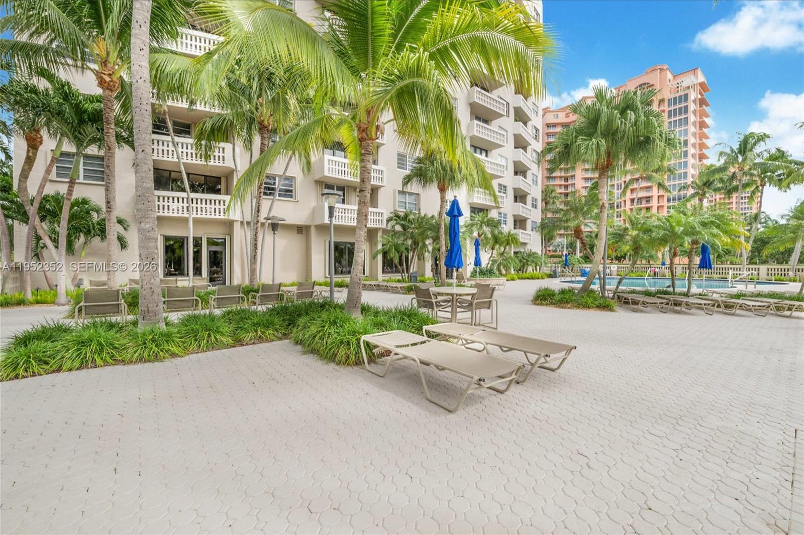 90 Edgewater Dr #1120 Coral Gables, FL 33133