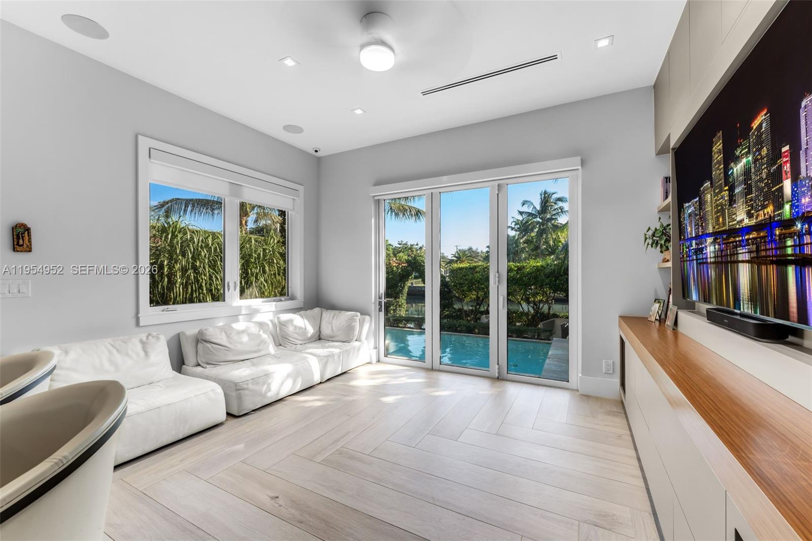 4819 University Dr Coral Gables, FL 33146