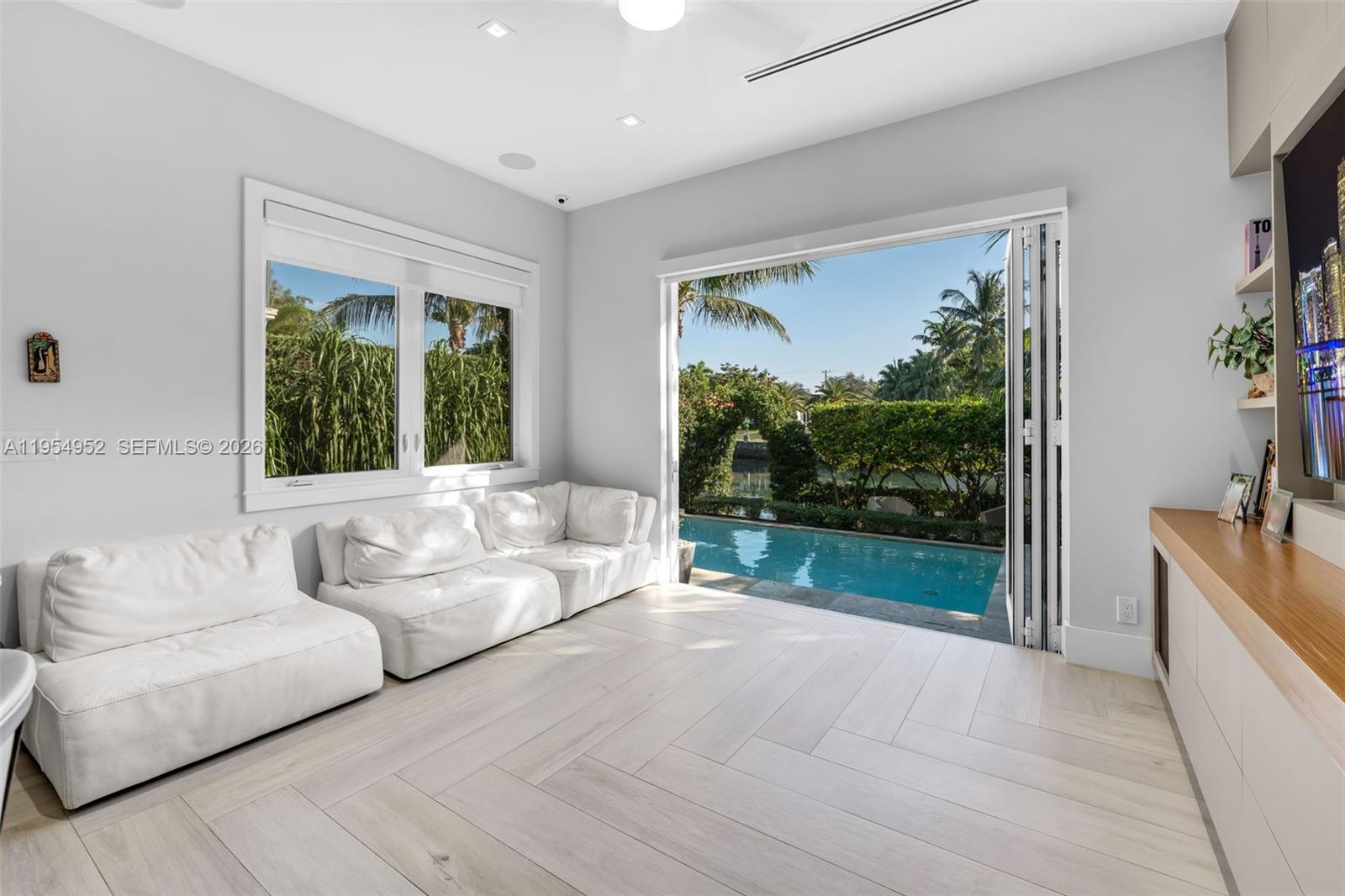 4819 University Dr Coral Gables, FL 33146