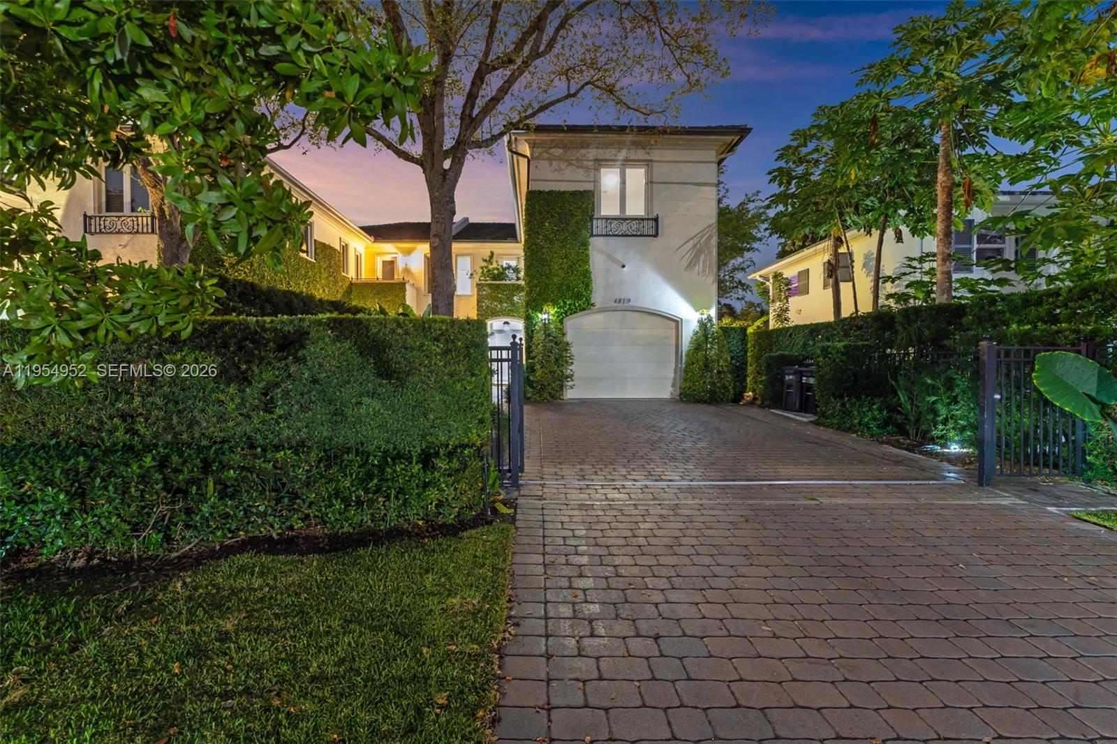 4819 University Dr Coral Gables, FL 33146