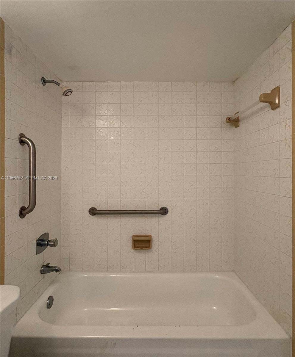 8950 NE 8th Ave #312 Miami, FL 33138