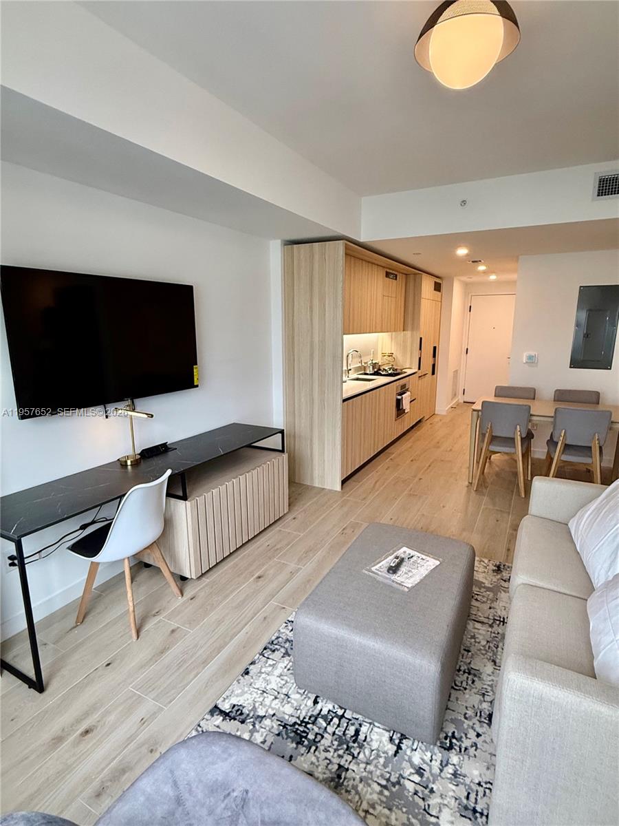 225 N Miami Ave #3406 Miami, FL 33128