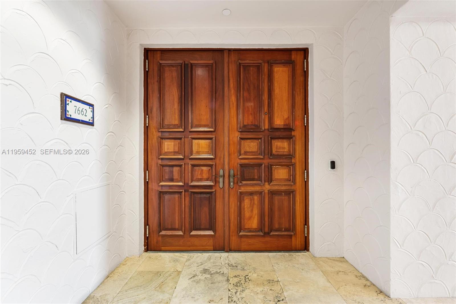 7600 N Fisher Is Dr #7662 Miami Beach, FL 33109