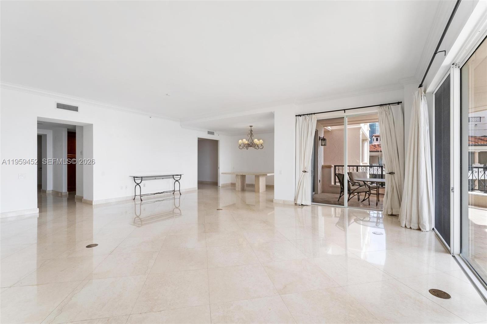 7600 N Fisher Is Dr #7662 Miami Beach, FL 33109