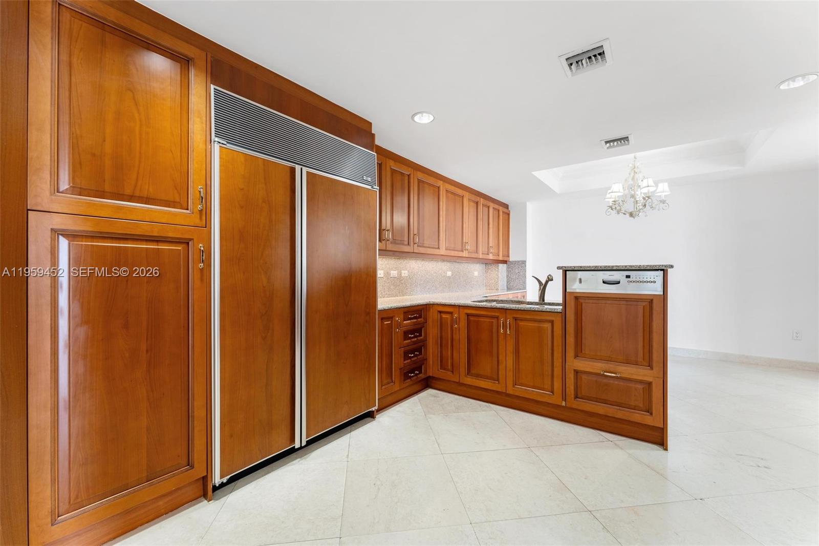 7600 N Fisher Is Dr #7662 Miami Beach, FL 33109