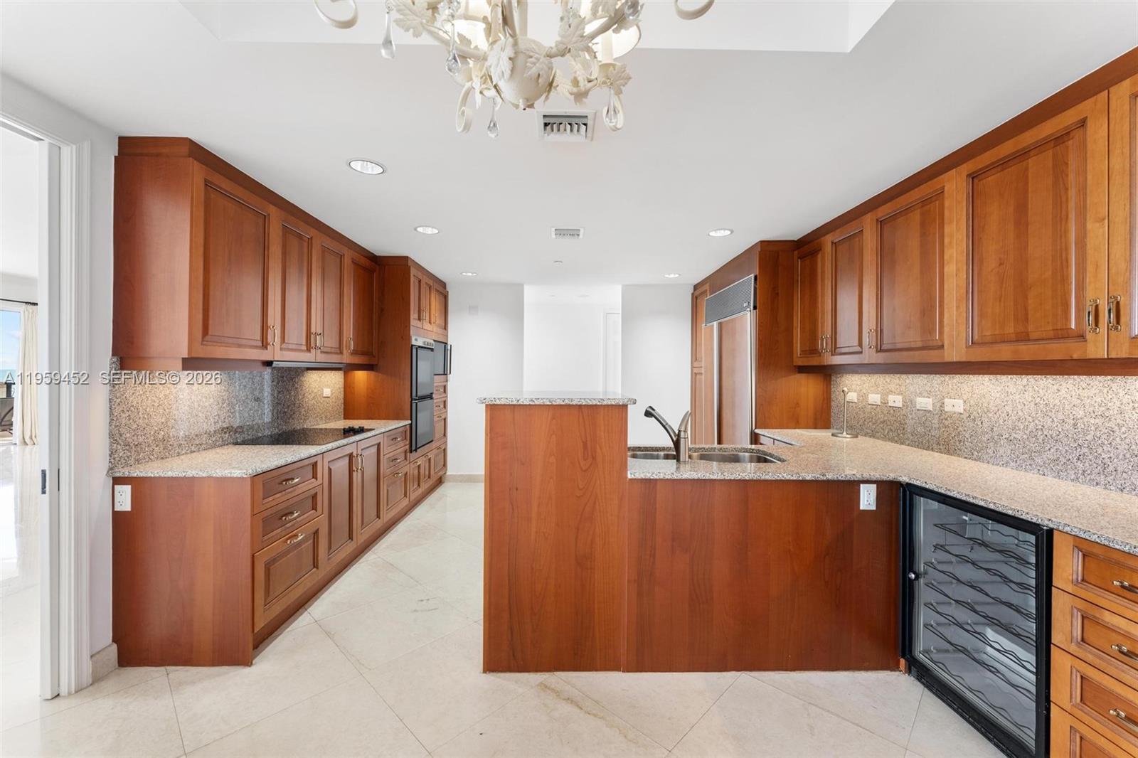 7600 N Fisher Is Dr #7662 Miami Beach, FL 33109