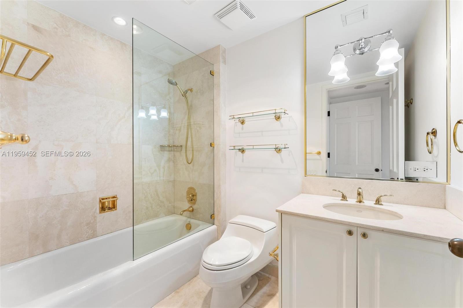 7600 N Fisher Is Dr #7662 Miami Beach, FL 33109