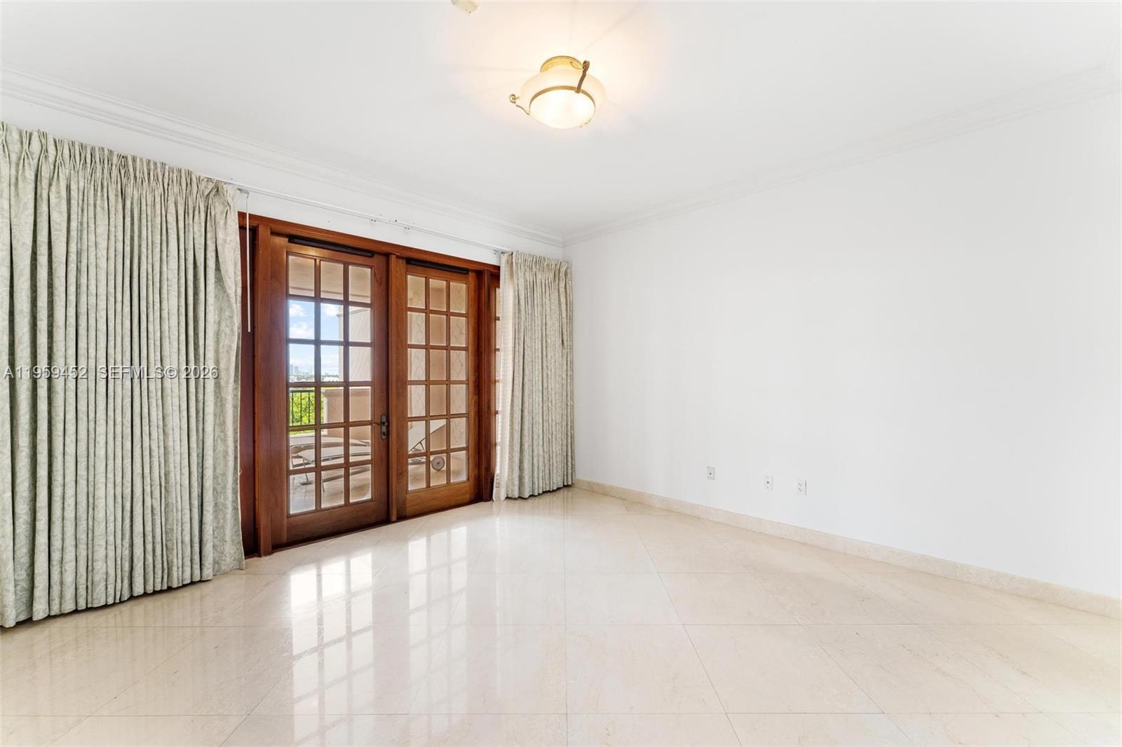 7600 N Fisher Is Dr #7662 Miami Beach, FL 33109