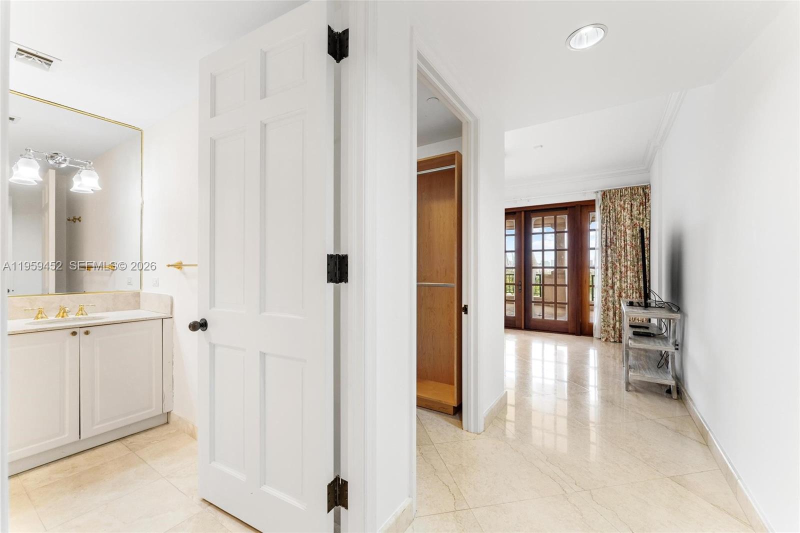 7600 N Fisher Is Dr #7662 Miami Beach, FL 33109