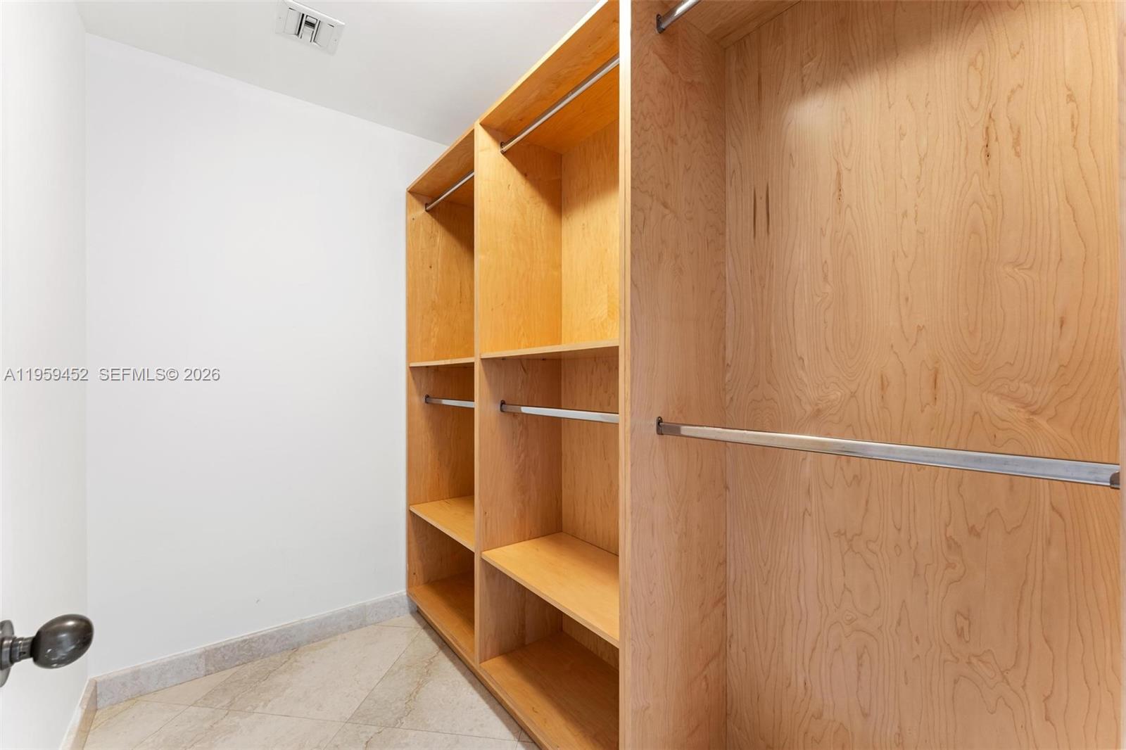 7600 N Fisher Is Dr #7662 Miami Beach, FL 33109