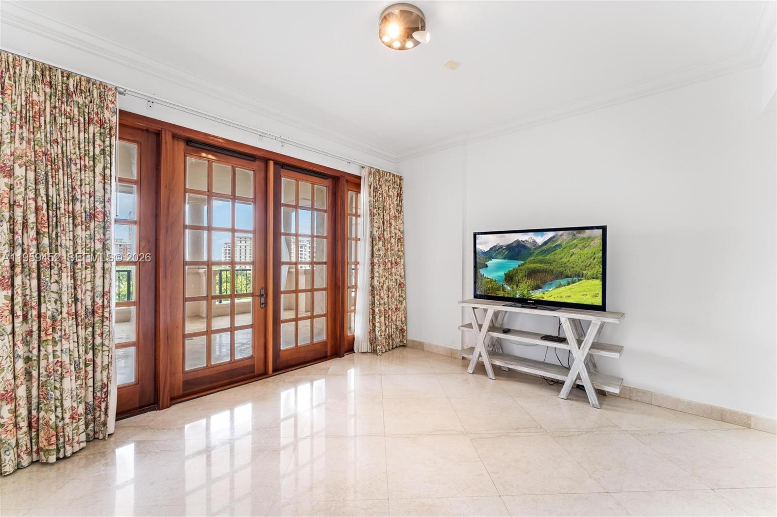 7600 N Fisher Is Dr #7662 Miami Beach, FL 33109