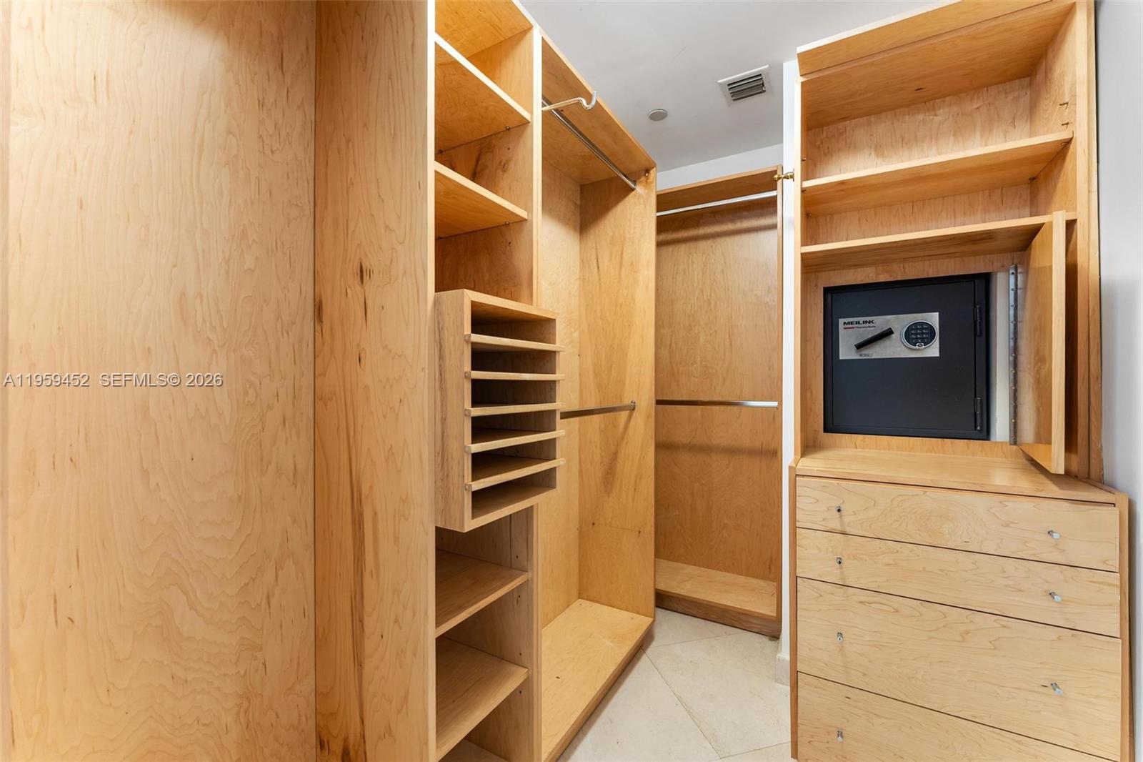 7600 N Fisher Is Dr #7662 Miami Beach, FL 33109