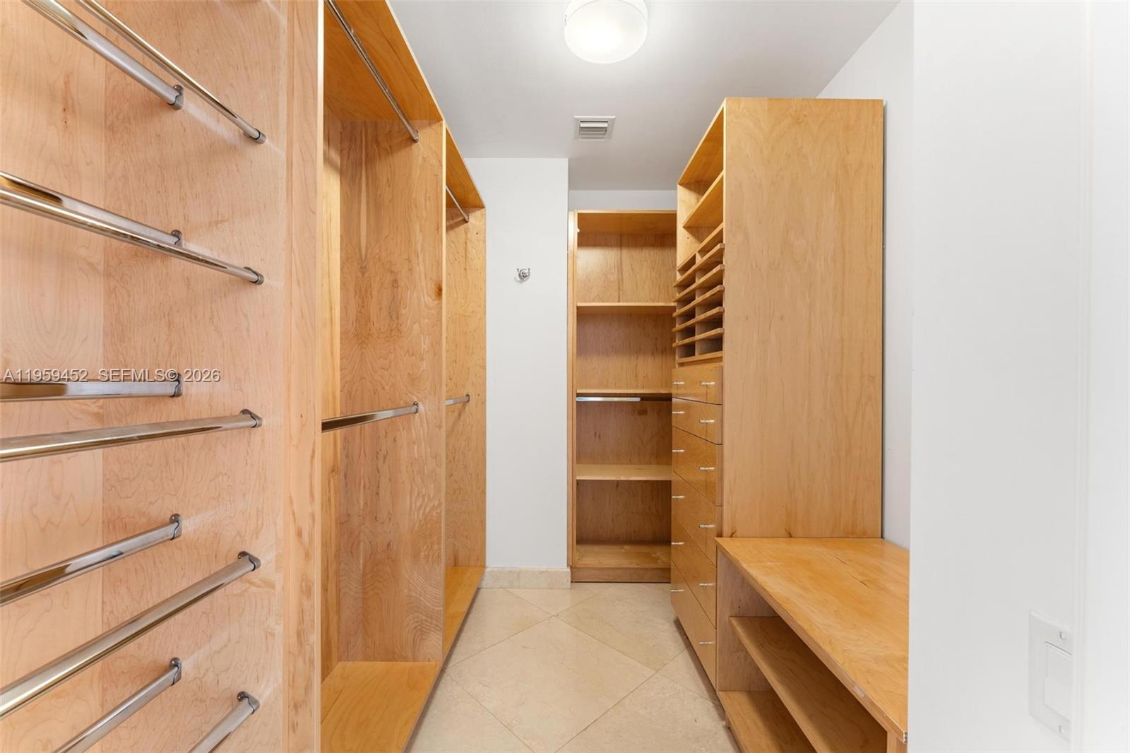 7600 N Fisher Is Dr #7662 Miami Beach, FL 33109