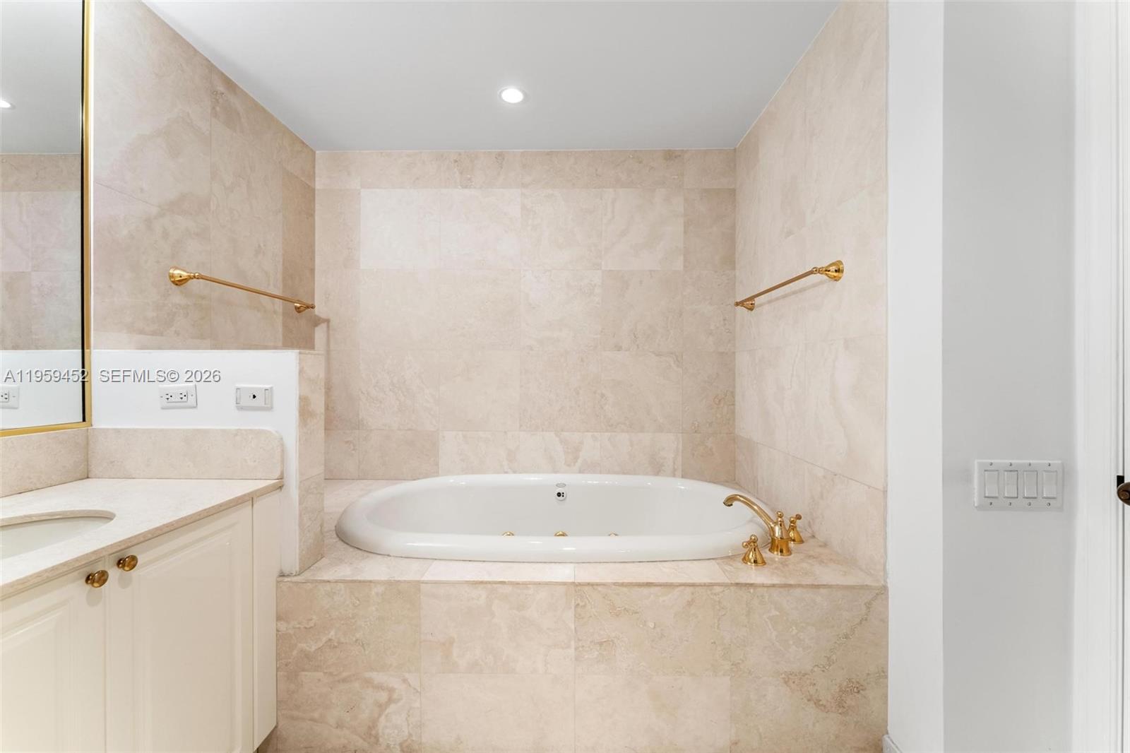 7600 N Fisher Is Dr #7662 Miami Beach, FL 33109