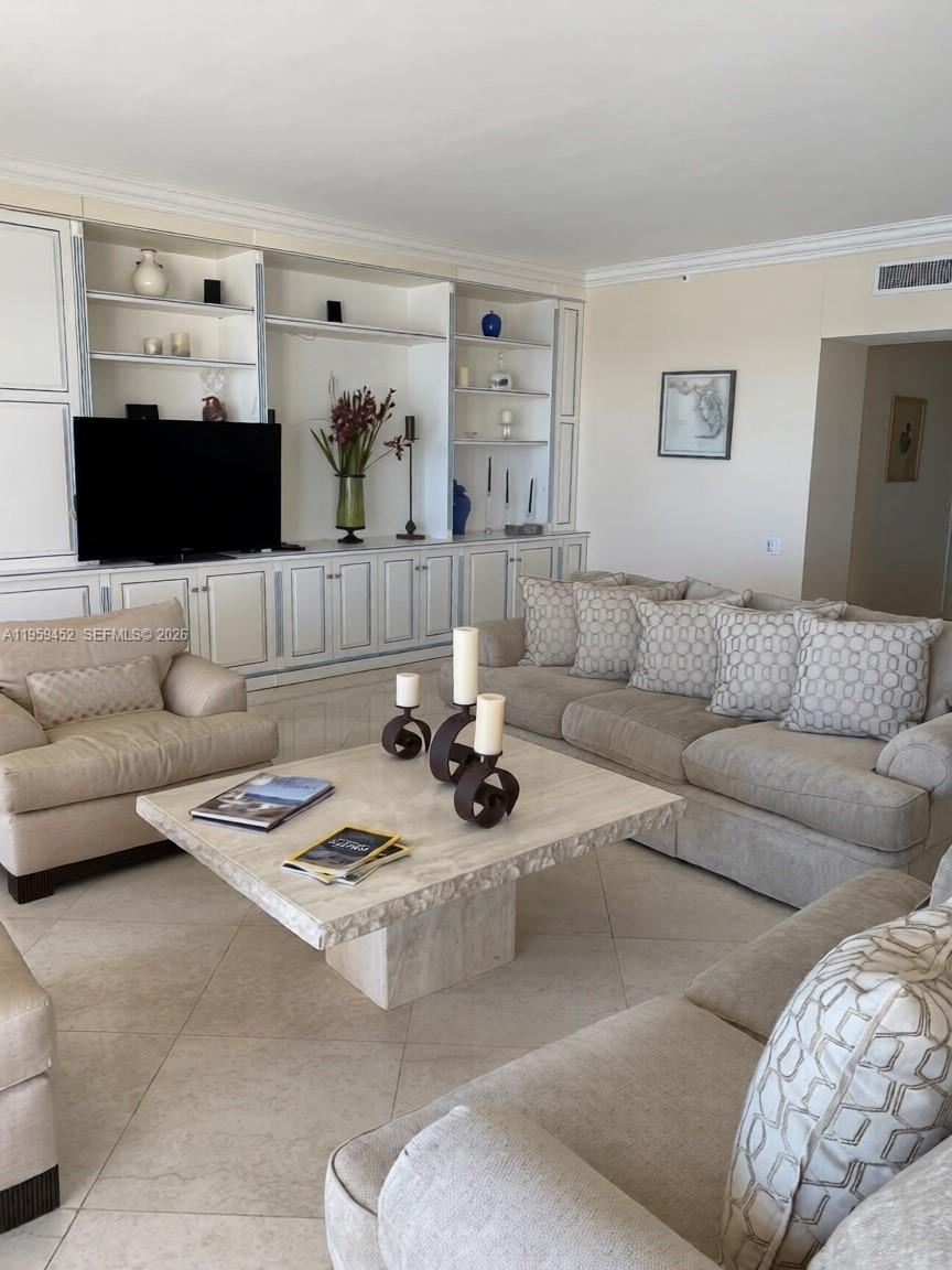 7600 N Fisher Is Dr #7662 Miami Beach, FL 33109