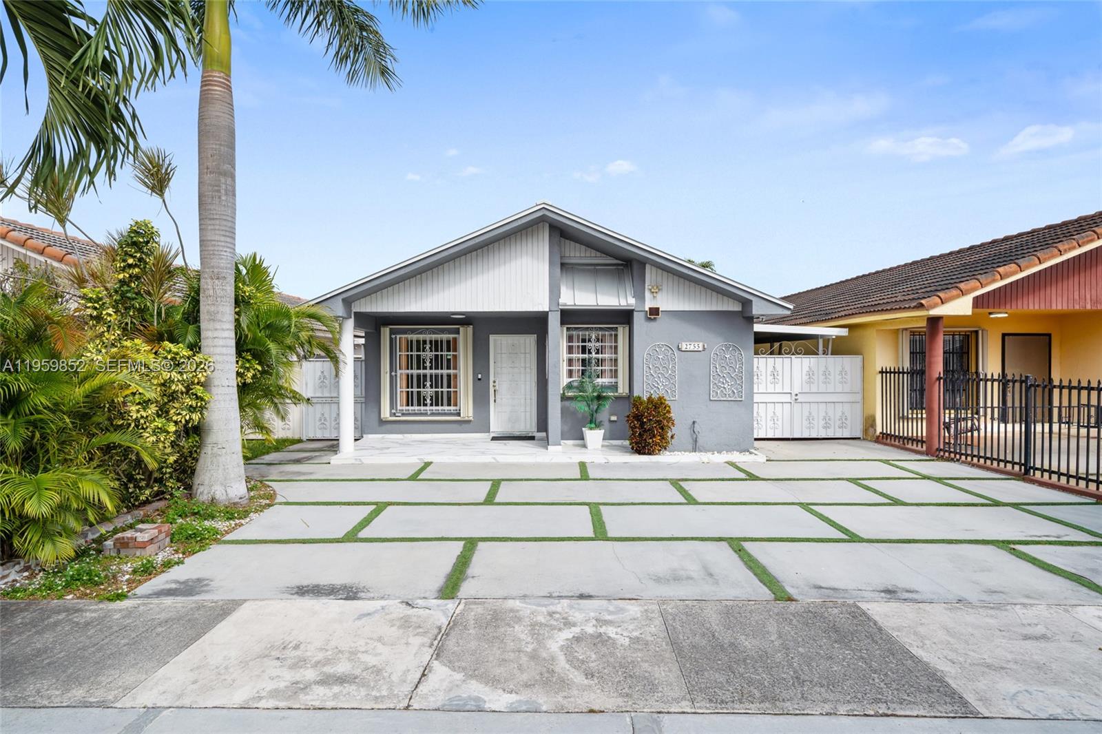2755 W 74th St Hialeah, FL 33016