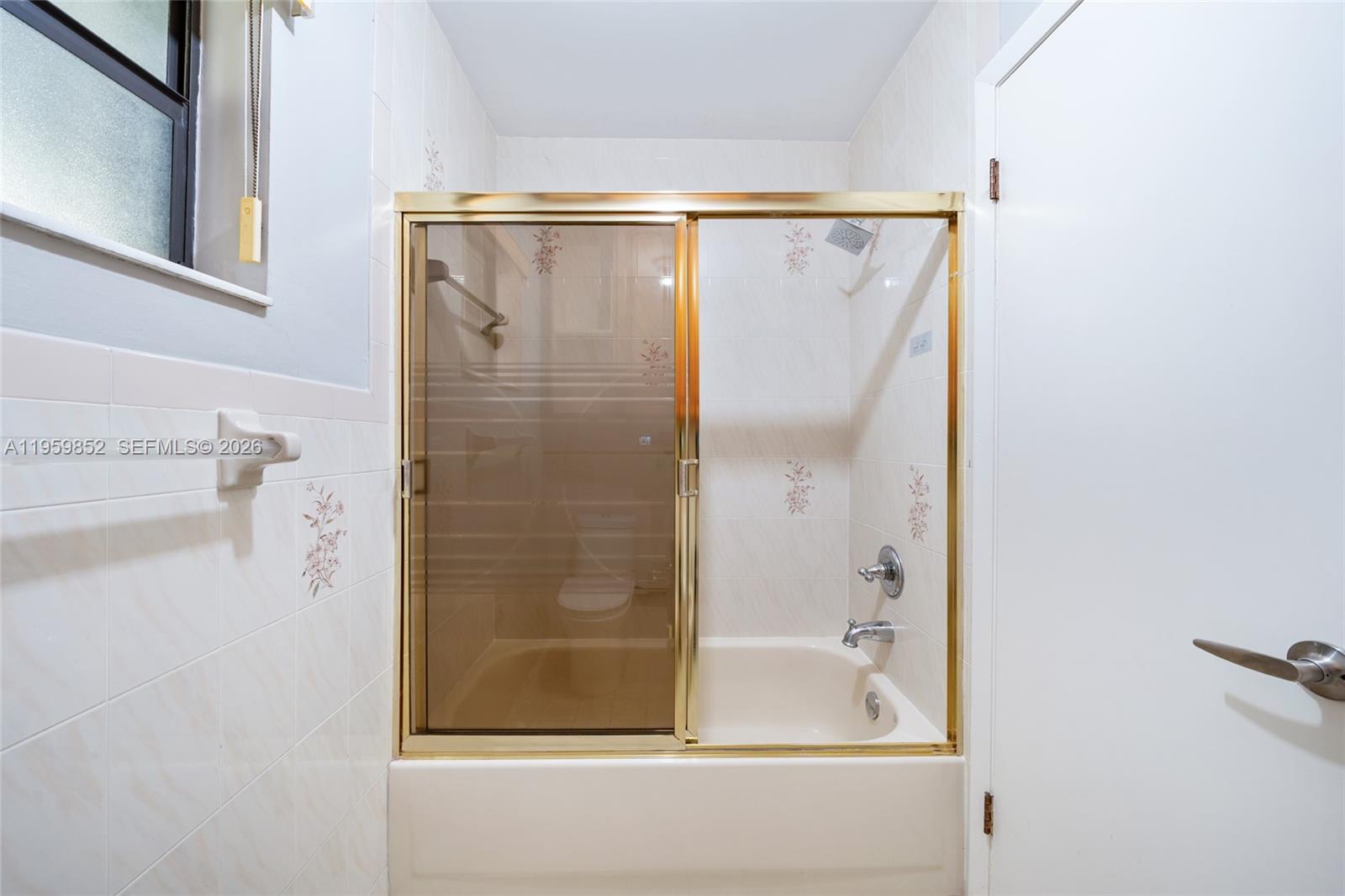 2755 W 74th St Hialeah, FL 33016