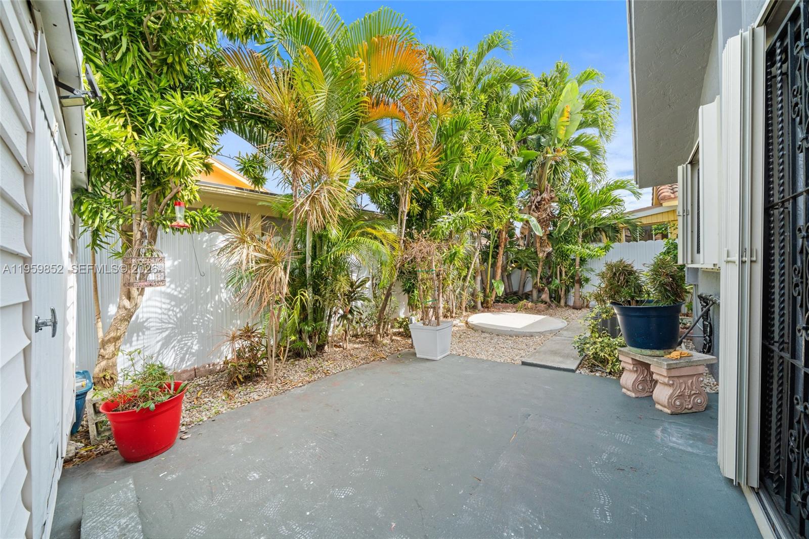 2755 W 74th St Hialeah, FL 33016