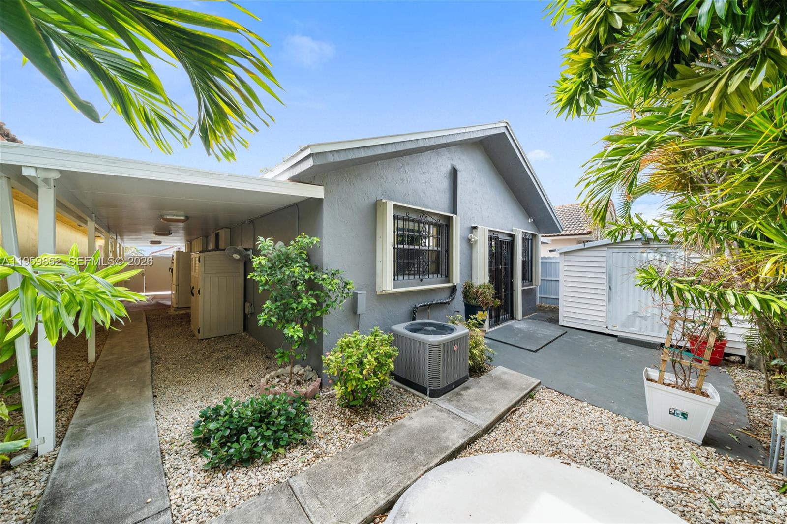 2755 W 74th St Hialeah, FL 33016