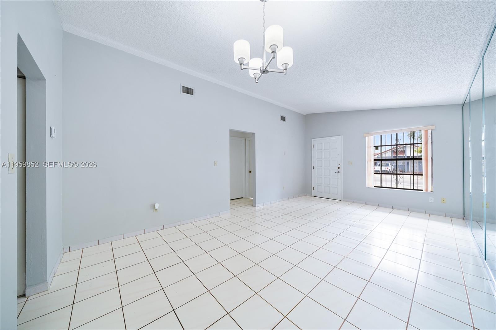 2755 W 74th St Hialeah, FL 33016