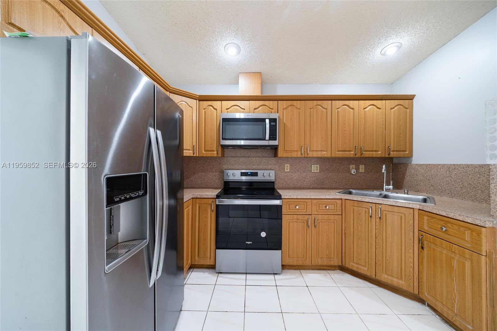 2755 W 74th St Hialeah, FL 33016