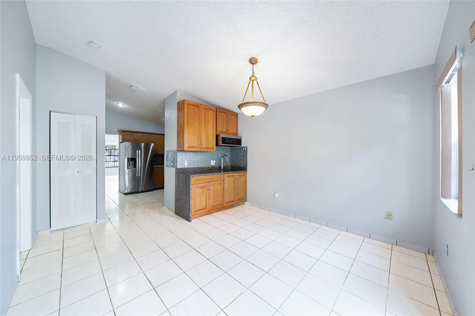 2755 W 74th St Hialeah, FL 33016