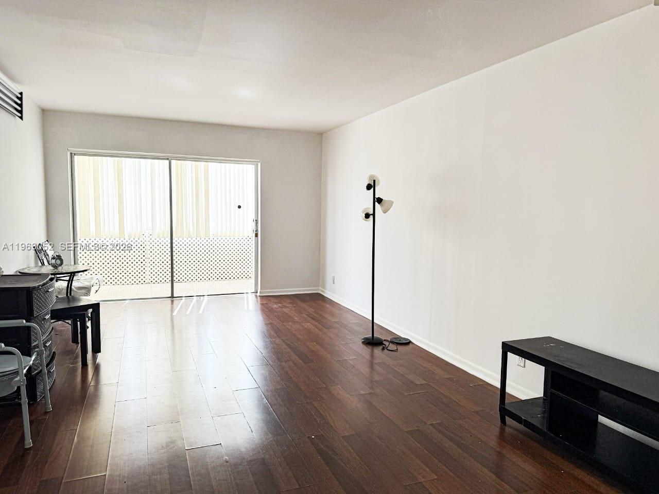 4043 NW 16th St #204