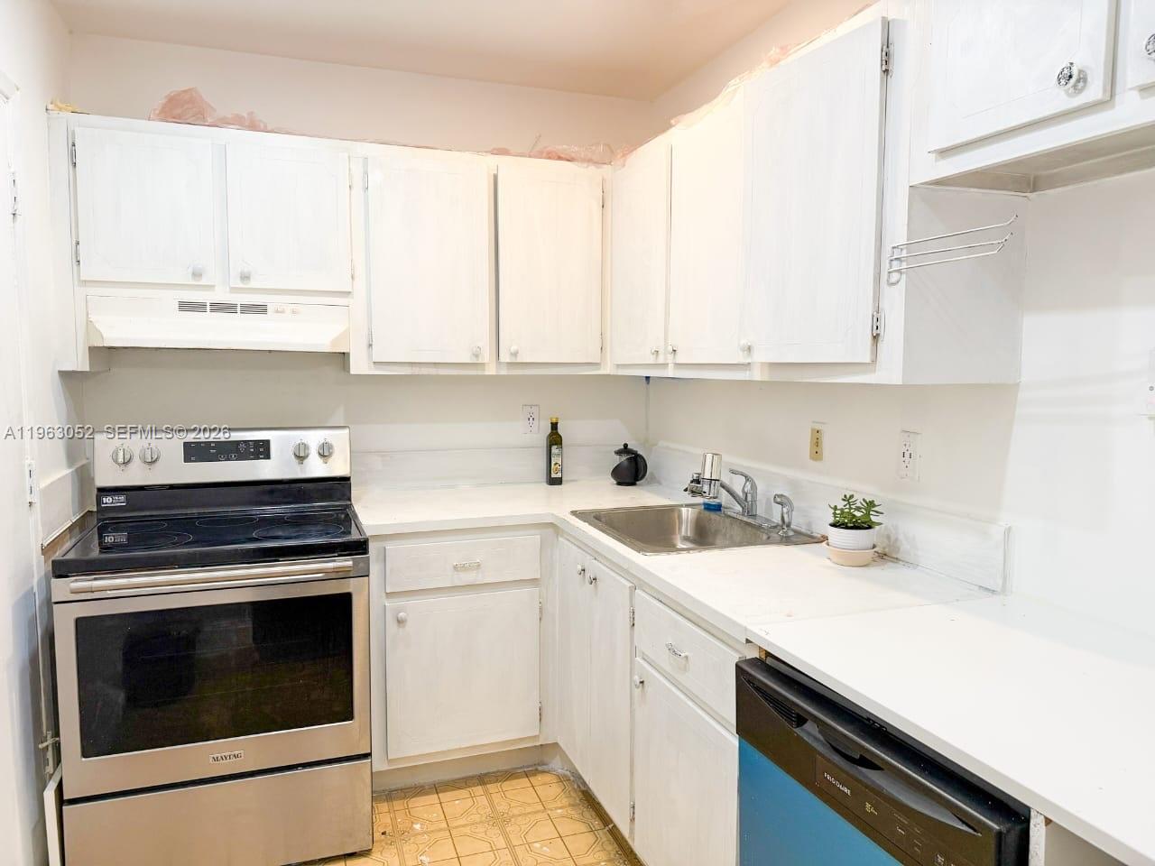 4043 NW 16th St #204 Lauderhill, FL 33313