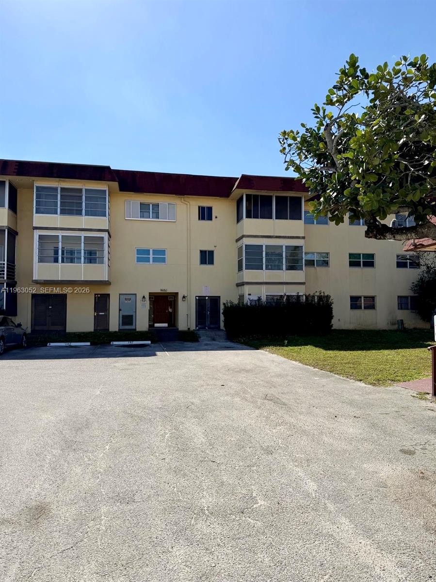 4043 NW 16th St #204 Lauderhill, FL 33313