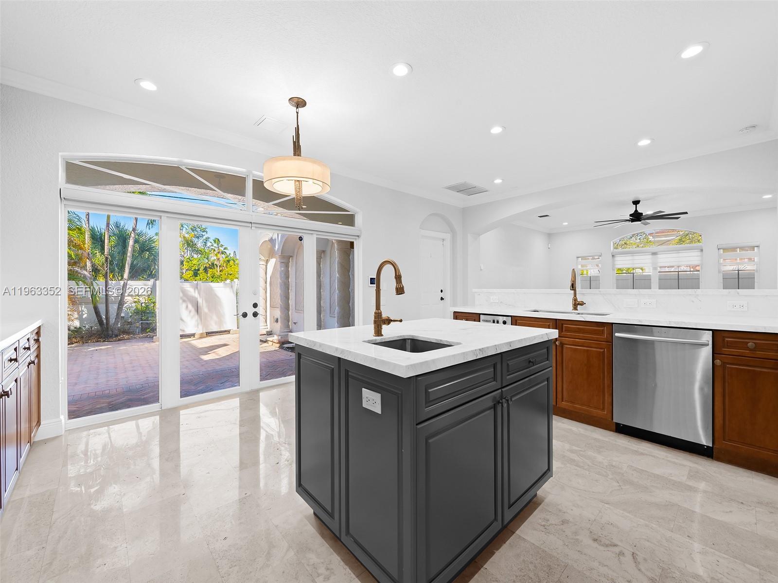 827 SE 2nd Ct Fort Lauderdale, FL 33301