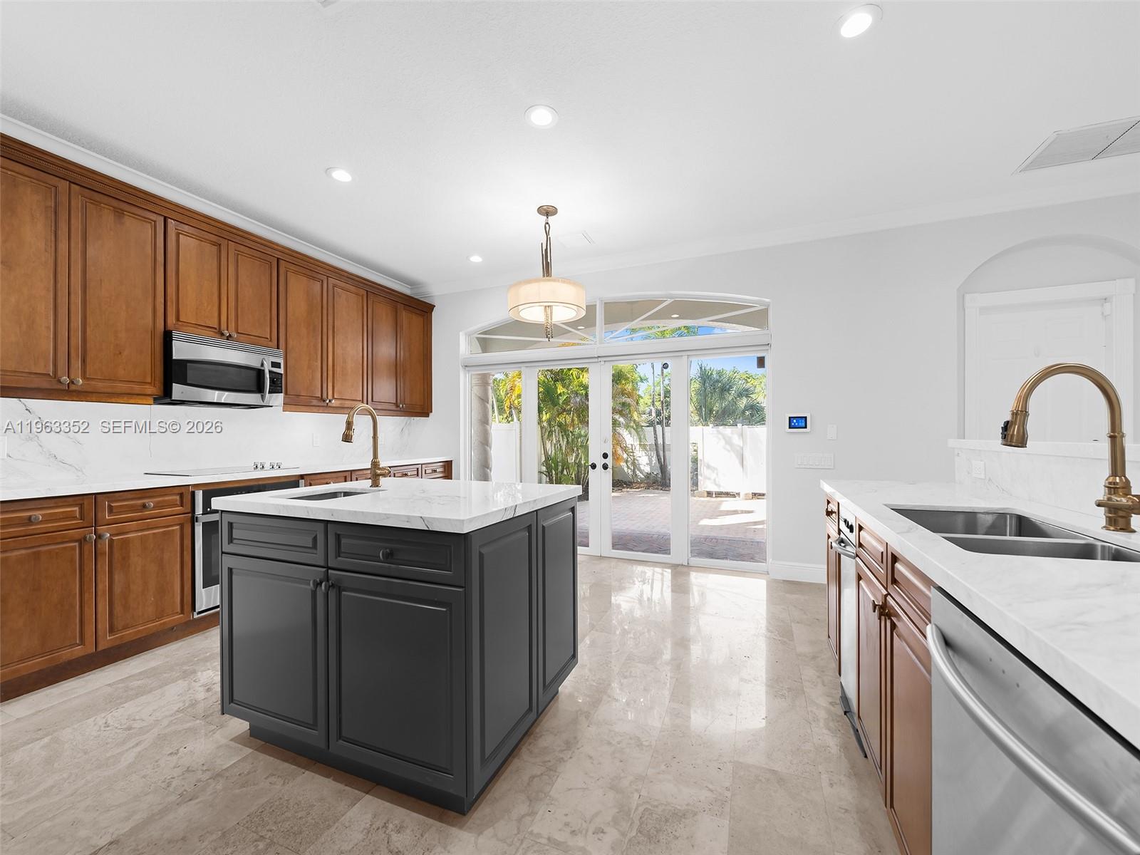 827 SE 2nd Ct Fort Lauderdale, FL 33301