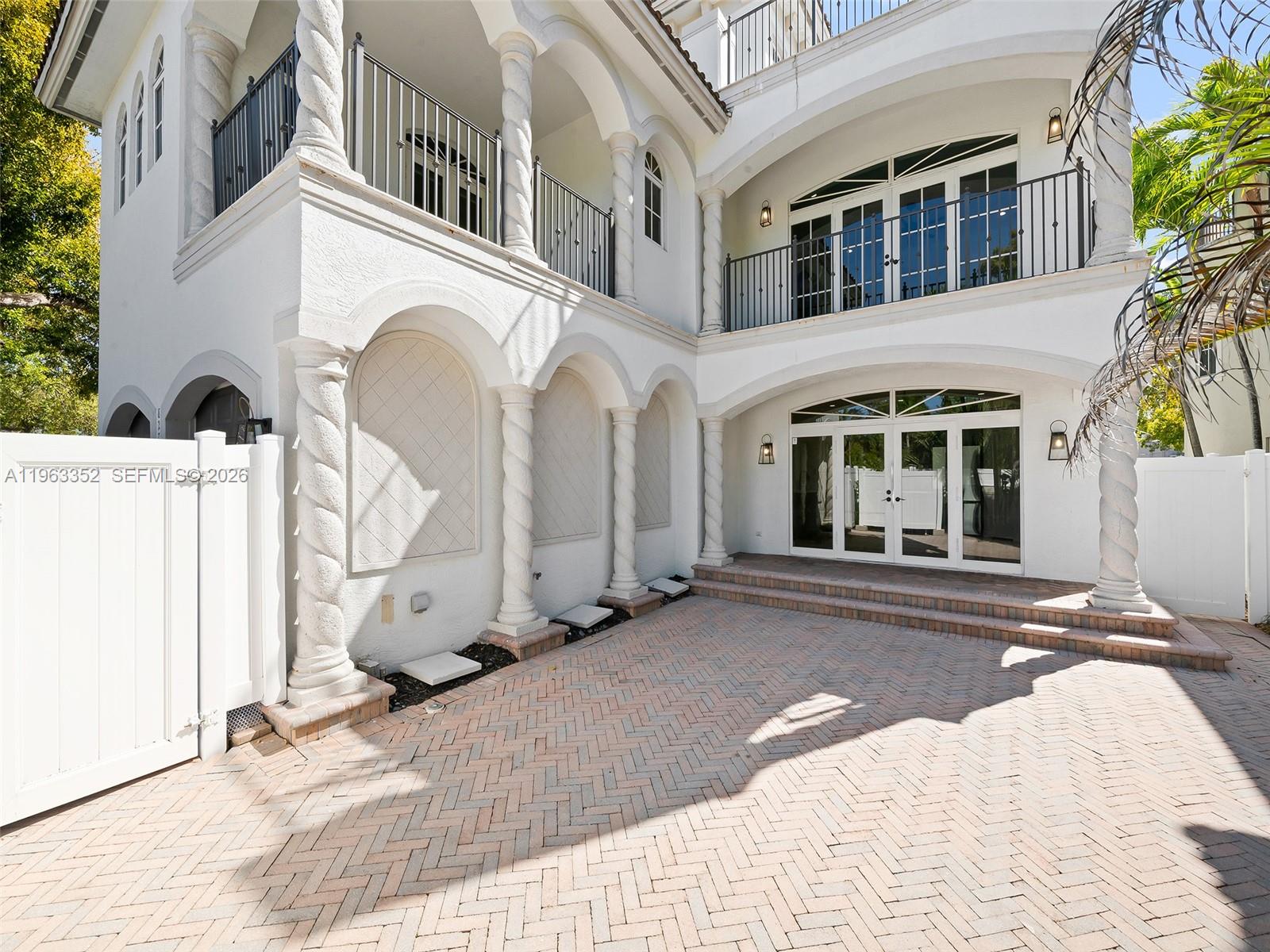 827 SE 2nd Ct Fort Lauderdale, FL 33301