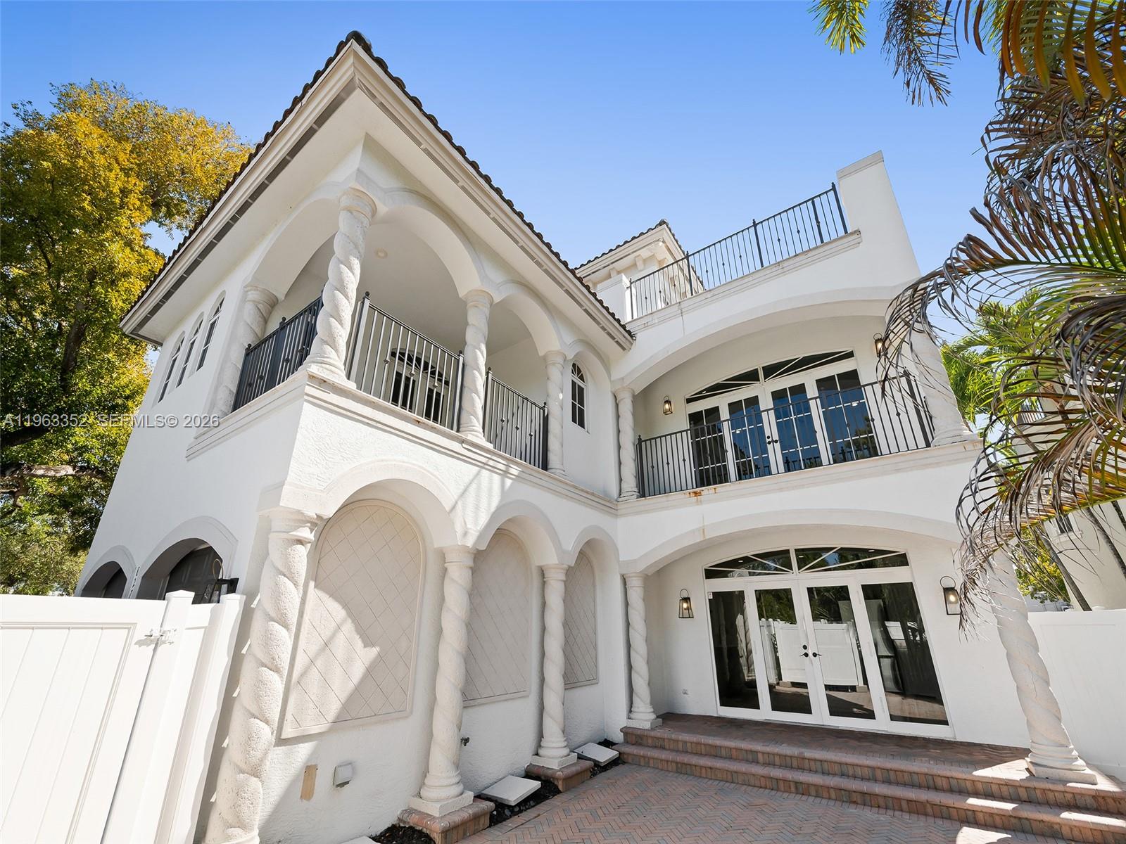 827 SE 2nd Ct Fort Lauderdale, FL 33301