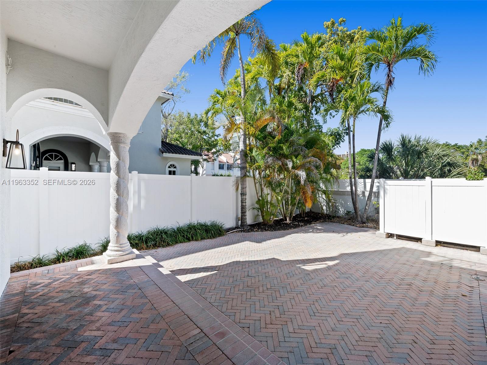 827 SE 2nd Ct Fort Lauderdale, FL 33301